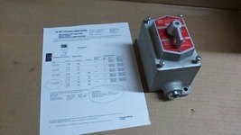 Crouse Hinds EFS21275 M6 Explosion Proof Selector Switch / 3 Pos. / 4 Circuit - $98.59