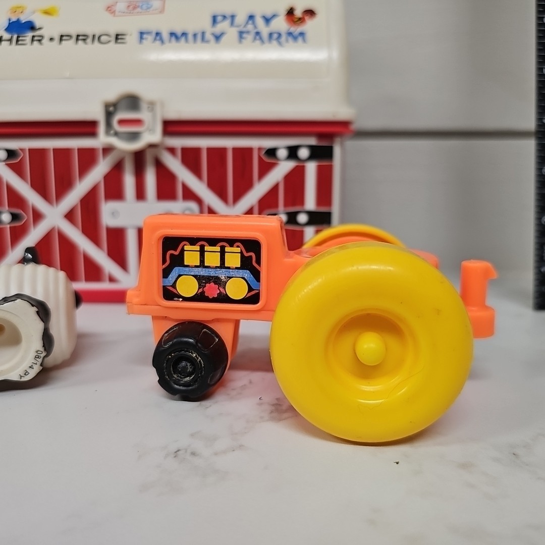 Fisher Price 2008 Play Family Farm With Barn Farmer Sheep Cow Tractor Item image 7