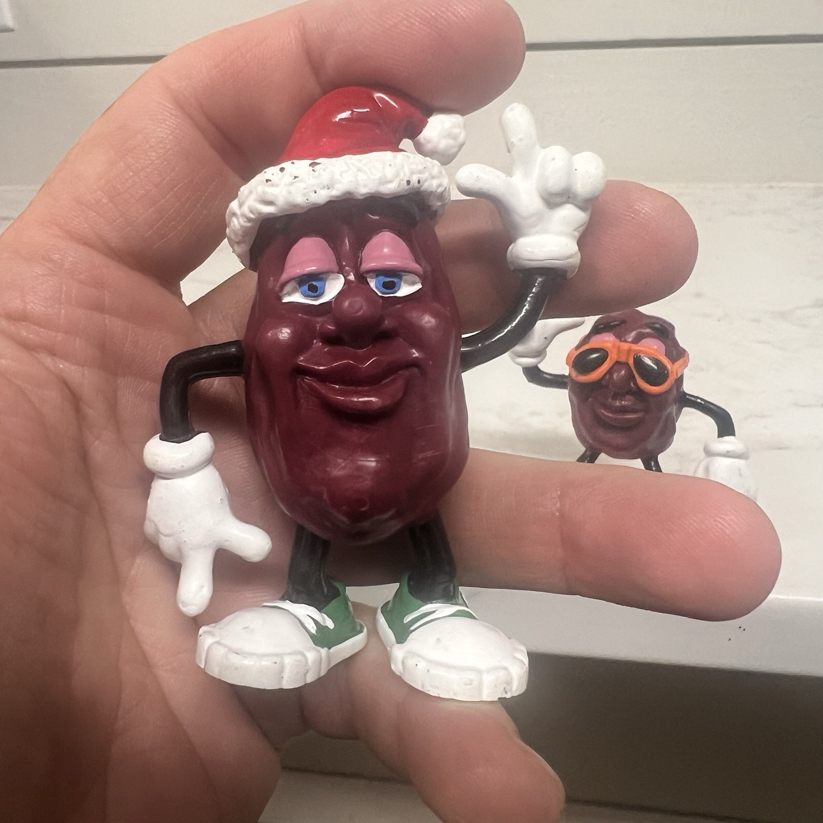 2 Vtg Christmas California Raisins PVC Figures Santa Hat Lot Calrab 2.5” 1987 88 Item image 2