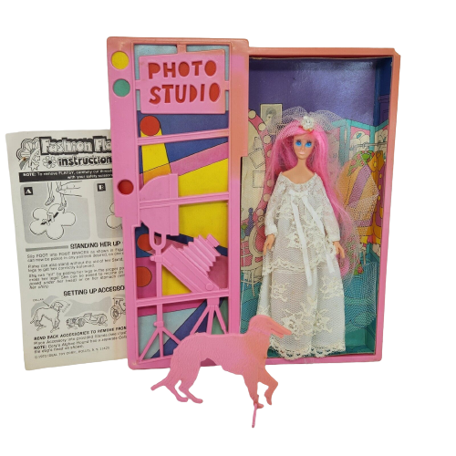 VINTAGE 1969 IDEAL TOY FASHION FLATSY CORY DOLL BRIDE WEDDING PHOTO STUDIO FLAT - $132.05