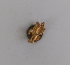 Vintage Tiny Flying Bald Eagle Gold Tone Lapel Hat Pin - £5.04 GBP