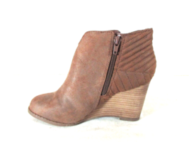 Carlos Santana Beige Camira Suede Wedge Heel Ankle Booties Women&#39;s 7 M (... - $23.76