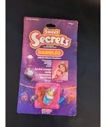 1985 Sweet Secrets Dangles Ice Cream Bath Tub Bear Charm Galoob 4630 NEW... - €86,42 EUR