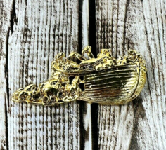 Noah&#39;s Arch Vintage  AJC Gold Tone Noah&#39;s Pin Brooch Lapel Boat Animal Ship - $19.99