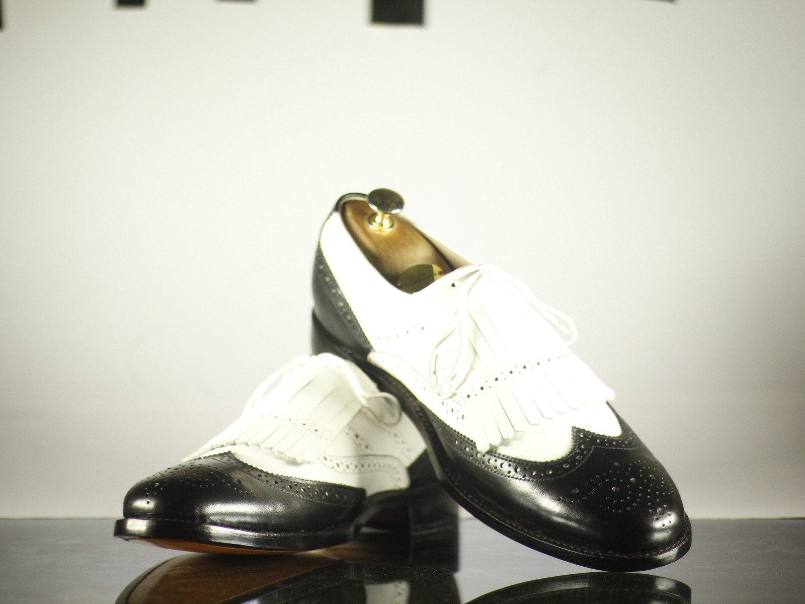Handmade Men Two Tone White Black Leather Wing Tip Brogue Fringes Designer Shoes