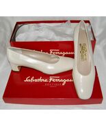 VINT. SALVATORE FERRAGAMO “DAVALLIA”- NEW - CALF LEATHER PUMP HEELS-SZ:6... - $3,634.27 MXN