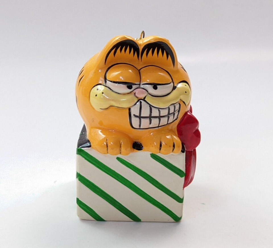 Primary image for Vintage 1981 Enesco Garfield & gift Ceramic Christmas Ornament