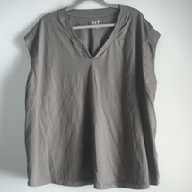 Maurices sleeveless V-neck top size 4X - $7.84