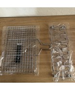 Reversible grill basket and 1 -14-slot wing grill rack NEW - $539.64 MXN