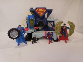 DC Comics  Superfriends Superman Playset + 6&quot; Tire Spinning Action Figur... - £13.16 GBP