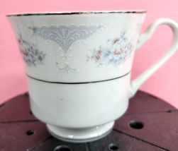 Silverie Sapphire Footed Cup White Pink Blue Floral Platinum Trim - £3.98 GBP