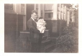 VINTAGE PHOTO 1943 B &amp; W 2 3/4&quot; x 2 1/2&quot; DAD HOLDING SWADDLED BABY OUTSI... - £0.78 GBP