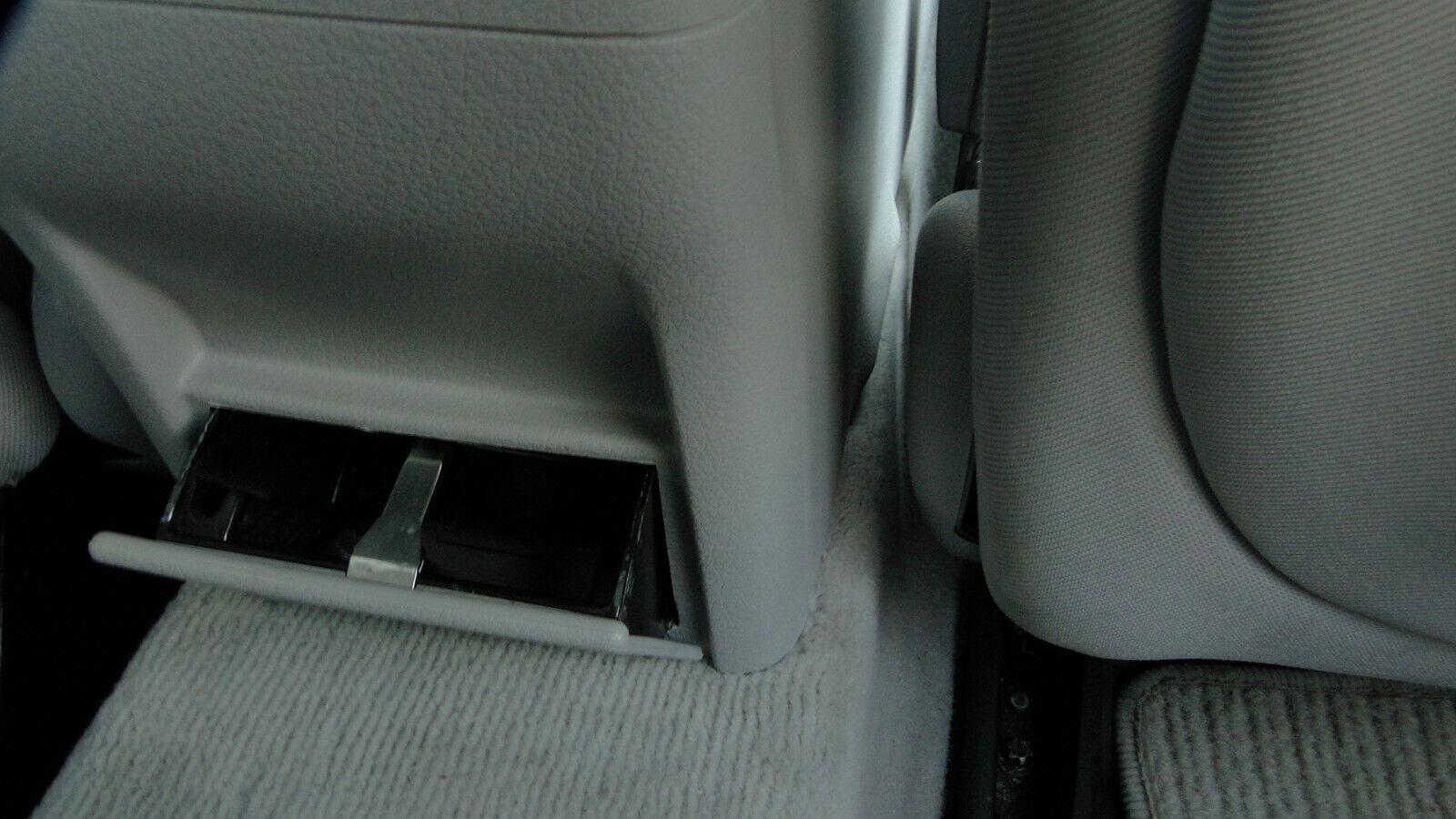 Original Mercedes Benz W203 Ashtray Centre Console Rear A2038100330 - $24.76