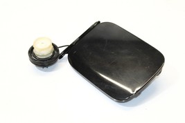 2006-2007 INFINITI M35 M45 EXTERIOR FUEL LID DOOR AND GAS CAP P1870 image 2