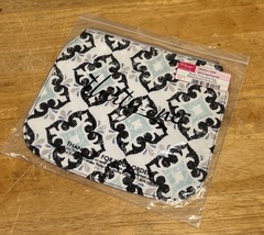 Thirty One 31 Studio Thirty One Flap Magnet Closer AC11 Fab Flourish Blu... - $12.86