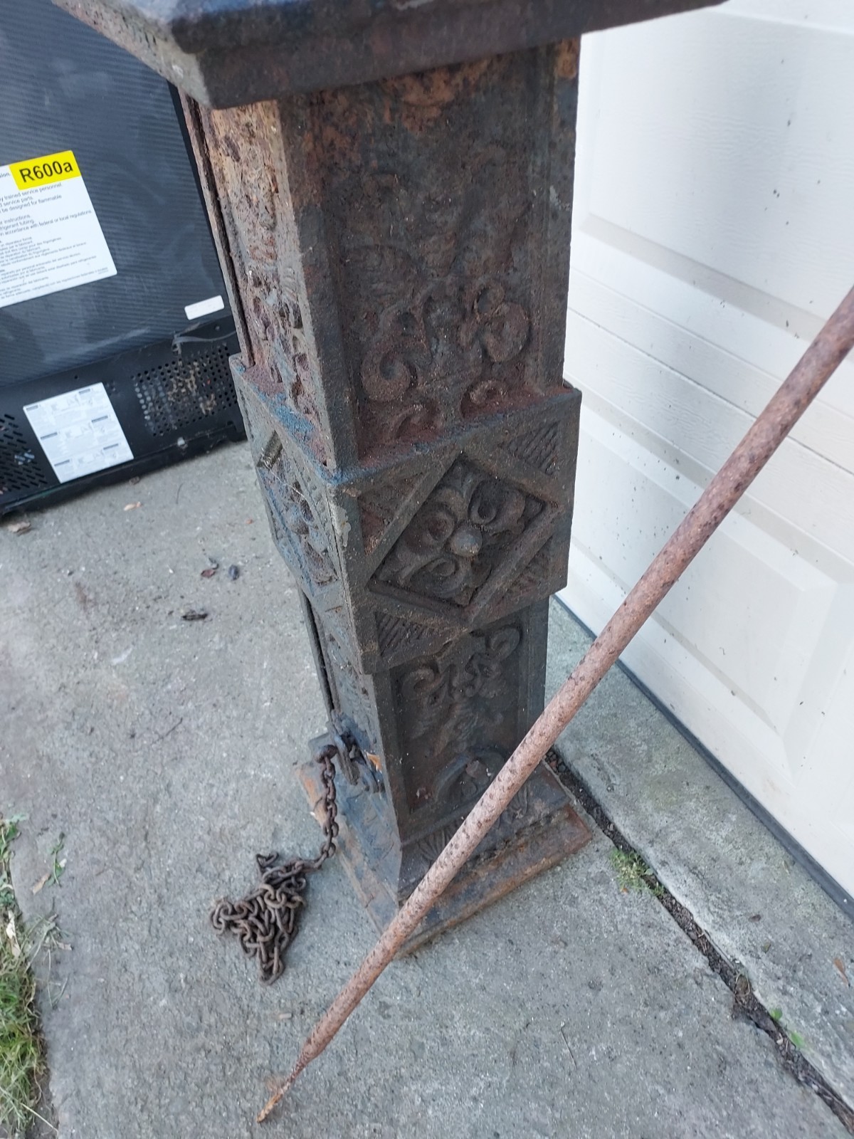 Late 1800s Early 1900s Victorian Cast Iron Cemetery Gate Fence Post & Topper Item image 5