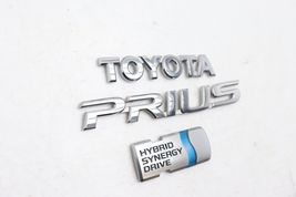 04-09 TOYOTA PRIUS REAR TRUNK LID EMBLEM HYBRID BADGE SET E1440 image 3