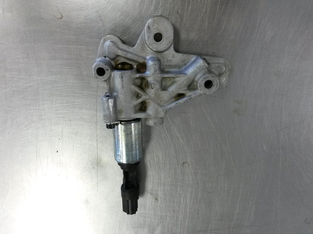 Right Variable Valve Timing Solenoid Housing 07-08 Ford Expedition 5.4 3... - $25.94