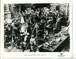 Flame and the Arrow-8x10-B&amp;W-Still-Adventure-Romance-Drama-NM - £25.54 GBP