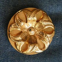 Elegant Leaf Flower Gold-tone Scarf Ring Clip 1960s vintage 1 1/2&quot; - £11.95 GBP