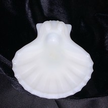 Imperial Glass Opal Glass Clam Shell Shaped Soap Trinket Dish - £11.80 GBP