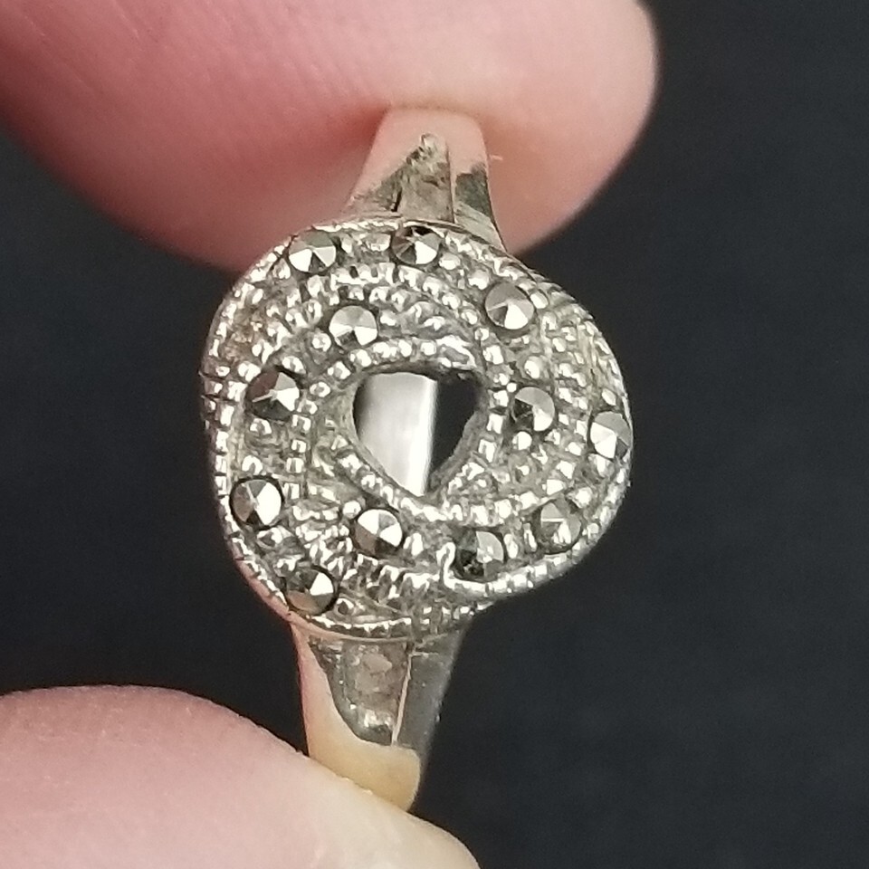 STERLING SILVER & MARCASITE ladies ring .925 size 7 ESTATE SALE! Item image 2