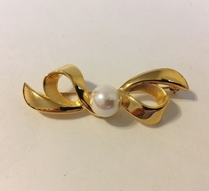 Pin gold bow pearl  1  25 jc thumb200