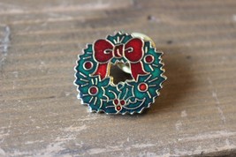 Vintage Enamel Wreath Lapel Pin 2.5 cm Diameter BB5 - $90.09 MXN
