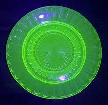 Vintage Hazel Atlas Green Ribbon Uranium Glass Plate 6.25” EUC - $9.49