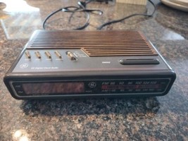 Vintage 1980s GE Digital AM/FM  Clock Radio Alarm Retro Model 7-4612A Tested - $30.94