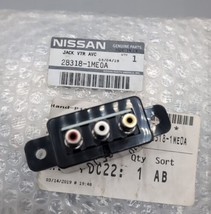 Genuine OEM Nissan Auxiliary Jack 28318-1ME0A New Audio Video Inputs  - $48.37