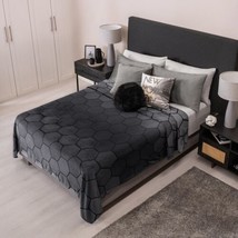 TORONTO GEOMETRIC LIGHT BLANKET VERY SOFTY AND WARM KING SIZE - $44.54