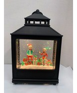 Raz Imports lighted water glitter lantern 11” Elves on Packages 4116305A... - €36,17 EUR