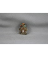 Vintage Tourist Pin - Canada Coat of Arms - Stamped Pin  - €16,36 EUR