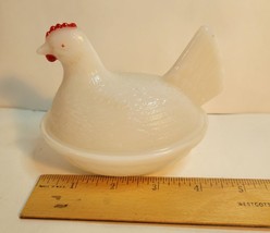 Hen on Nest Vintage White Milk Glass 4.5&quot; long - £11.78 GBP