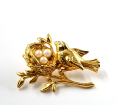 Vintage Bird Nest Three Eggs Faux Pearl Tree Branch Gold Tone Pin Animal Jewelry - $9.48