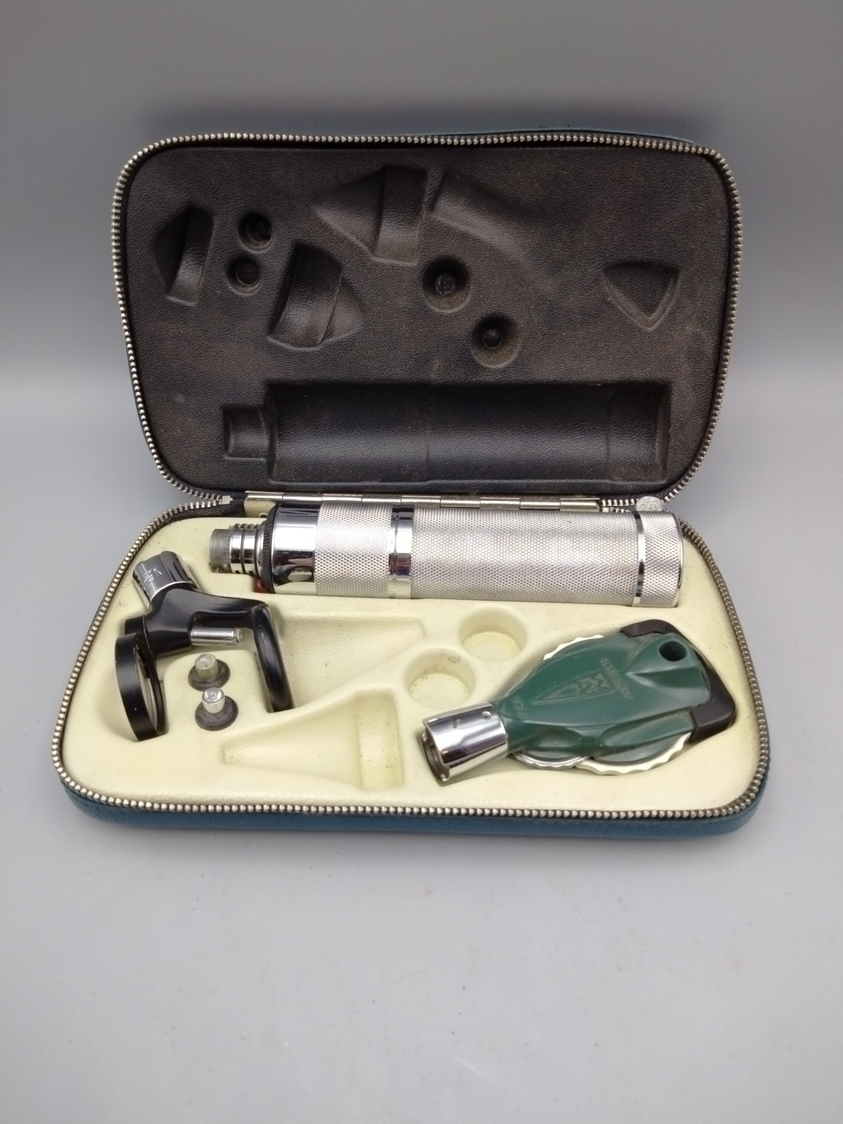 Vintage Welch Allyn 20000 Otoscope and Ophthalmoscope with Throat Illumi... - $257.39