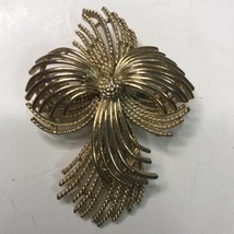 Vintage LISNER Gold Tone Maltese Cross Brooch Twisted and Smooth Spray - £14.94 GBP