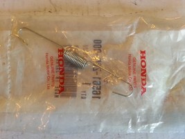 Honda 16561-z00-000 Spring - $18.99