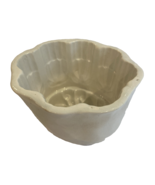 Vintage Pottery Jelly Mold White 4.5" x 5.5" x 5" - €20,39 EUR Vintage Pottery Jelly Mold White 4.5" x 5.5" x 5" - €20,39 EUR