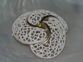 Vintage White Painted Openwork Domed Swirl with GOldtone Accents Pin Brooch – 2 - £6.86 GBP