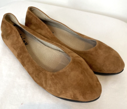 FS/NY Brown Ultra Suede Flat Shoe Women&#39;s Size 8.5 - £11.38 GBP