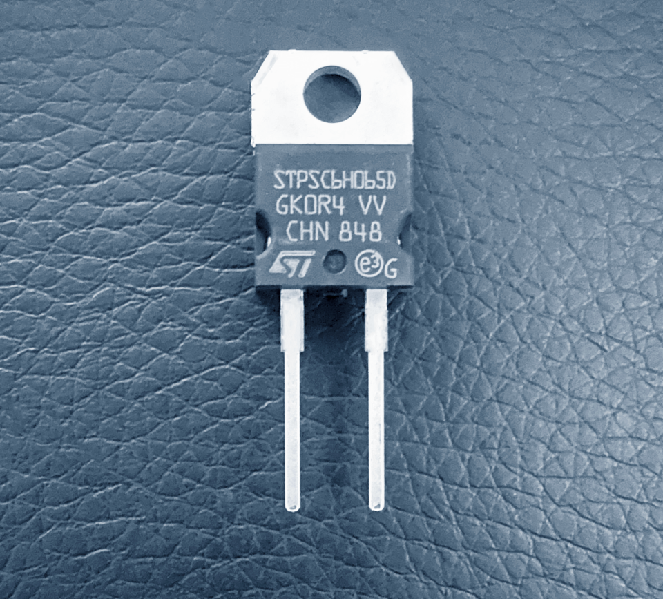 2PCS STPSC6H065D ST Power Schottky Diode SiC 650V 6A TO-220 - $3.50