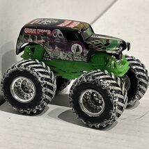 GRAVE DIGGER Monster Jam Hot Wheels Truck Christmas Collector Edition RA... - $39.55