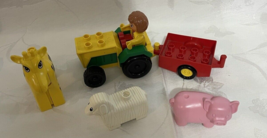 Vtg Rare Lego Duplo Green Yellow Farm Tractor Trailer Vehicle Animals Figures - £15.78 GBP