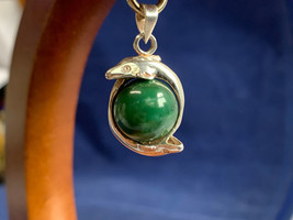 Sterling Silver Green Malachite Pendant 4.84g Fine Jewelry Dolphins Around Ball - £23.42 GBP