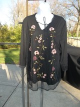 Nwot Chico&#39;s Black W Pink Emb Flower Top 2 - £23.20 GBP