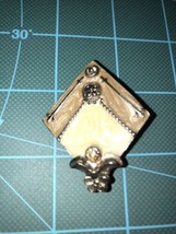Vintage Lady Remington Costume Jewelry  Pin Enamel &amp; Gold Tone Signed New - $27.09 CAD