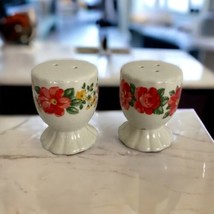 The Pioneer Woman Floral Ruffle Pedestal Ceramic 2.75&quot; Salt And Pepper Shakers - £18.35 GBP