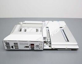 GIGABYTE B850 A STEALTH ICE ATX AM5 AMD B850 ATX Motherboard image 5
